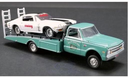 Modellautos Chevrolet Camaro 1/64 ACME Z/28 weiss/grün Holley 1971 mit C-30 Ramp Truck Chevrolet Camaro 1/64 ACME Z/28 weiss/grün Holley 1971 mit C-30 Ramp Truck modellautos