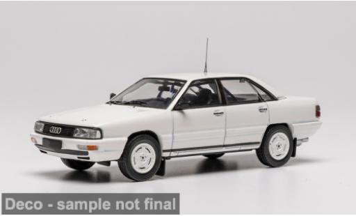 Audi 200 1/43 IXO (C3) Quattro weiss 1989 1:43 modellautos