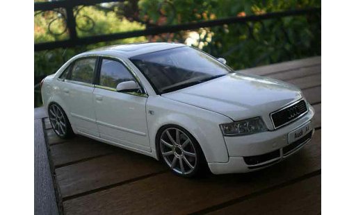 Audi A4 berline 1/18 Minichamps b6 s-line weiss jantes 19 pouces modellautos