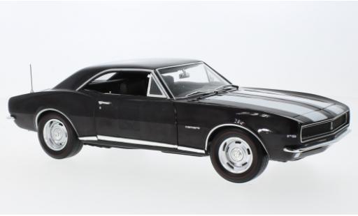 Modellautos Chevrolet Camaro 1/18 Auto World Z/28 violett/blanche 1967 Chevrolet Camaro 1/18 Auto World Z/28 violett/blanche 1967 modellautos