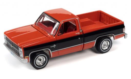 Modellautos Chevrolet Silverado 1/64 Auto World 10 Fleetside rouge/noire 1984 Chevrolet Silverado 1/64 Auto World 10 Fleetside rouge/noire 1984 modellautos