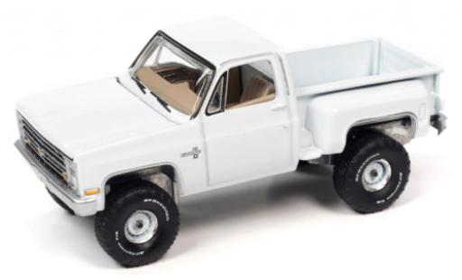 Modellautos Chevrolet Silverado 1/64 Auto World K10 Stepside blanche 1986 Chevrolet Silverado 1/64 Auto World K10 Stepside blanche 1986 modellautos