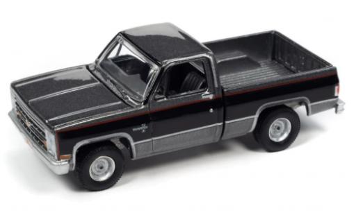 Modellautos Chevrolet Silverado 1/64 Auto World R10 Fleetside metallise gris/noire 1987 Chevrolet Silverado 1/64 Auto World R10 Fleetside metallise gris/noire 1987 modellautos