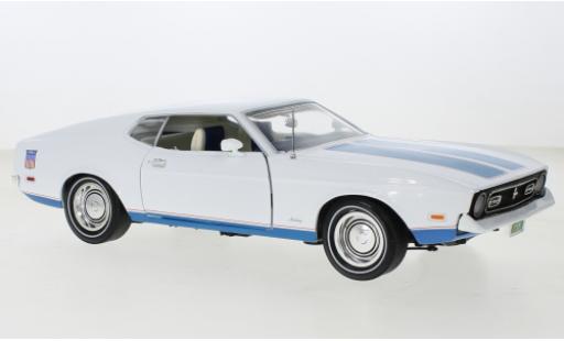 Modellautos Ford Mustang 1/18 Auto World Fastback weiss/blau 1972 Ford Mustang 1/18 Auto World Fastback weiss/blau 1972 modellautos