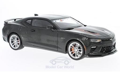 Modellautos Chevrolet Camaro RS 1/18 Auto World SS mettalic grau 2017 50th Anniversary Chevrolet Camaro RS 1/18 Auto World SS mettalic grau 2017 50th Anniversary modellautos