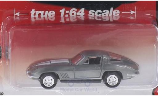 Modellautos Chevrolet Corvette 1/64 Auto World StingRay 427 Special Version grau/weiss 1967 ohne Vitrine Chevrolet Corvette 1/64 Auto World StingRay 427 Special Version grau/weiss 1967 ohne Vitrine modellautos