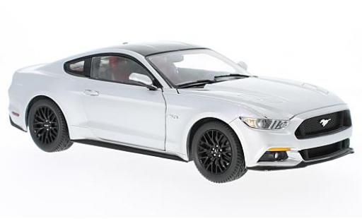 Modellautos Ford Mustang 1/18 Auto World GT silber 2017 sans Vitrine Ford Mustang 1/18 Auto World GT silber 2017 sans Vitrine modellautos