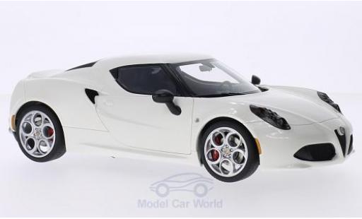 Modellautos Alfa Romeo 4C 1/18 AUTOart mettalic weiss 2013 Alfa Romeo 4C 1/18 AUTOart mettalic weiss 2013 modellautos