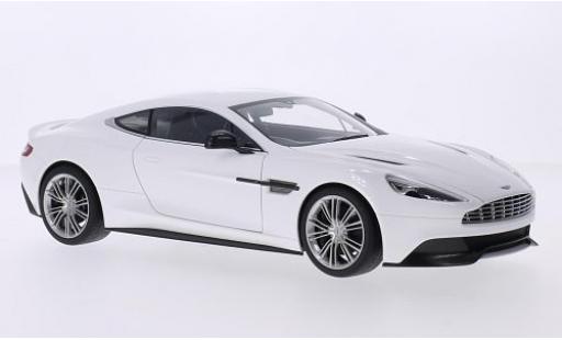 Modellautos Aston Martin Vanquish 1/18 AUTOart blanche RHD 2015 Aston Martin Vanquish 1/18 AUTOart blanche RHD 2015 modellautos