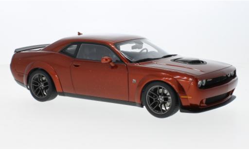 Modellautos Dodge Challenger 1/18 AUTOart R/T Scat Pack Shaker Widebody metallise brun 2022 Dodge Challenger 1/18 AUTOart R/T Scat Pack Shaker Widebody metallise brun 2022 modellautos