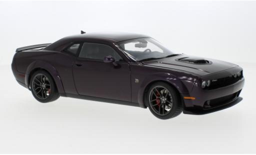 Modellautos Dodge Challenger 1/18 AUTOart R/T Scat Pack Shaker Widebody metallise violett 2022 Dodge Challenger 1/18 AUTOart R/T Scat Pack Shaker Widebody metallise violett 2022 modellautos