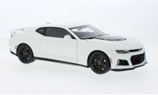 Chevrolet Camaro 1/18 AUTOart ZL1 weiss 2017 1:18 modellautos