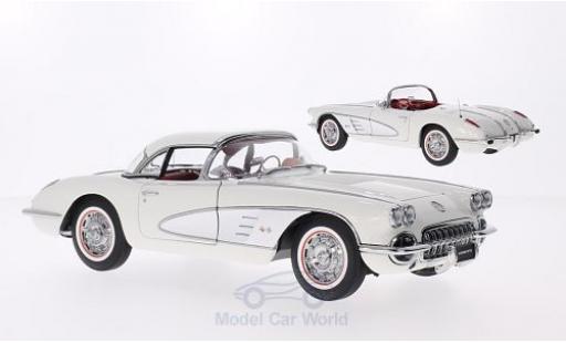 Modellautos Chevrolet Corvette C1 1/18 AUTOart (C1) weiss/silber 1958 Hardtop zum auflegen liegt bei Chevrolet Corvette C1 1/18 AUTOart (C1) weiss/silber 1958 Hardtop zum auflegen liegt bei modellautos