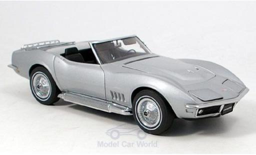 Modellautos Chevrolet Corvette 1/18 AUTOart silber 1969 Chevrolet Corvette 1/18 AUTOart silber 1969 modellautos