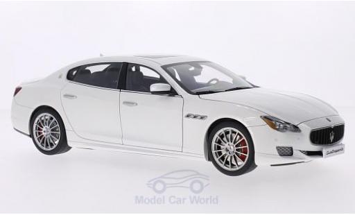 Maserati Quattroporte 1/18 AUTOart GTS mettalic weiss 2015 modellautos