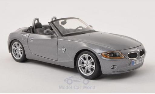 Modellautos Bmw Z4 1/24 Burago mettalic grau Verdeck geöffnet Bmw Z4 1/24 Burago mettalic grau Verdeck geöffnet modellautos