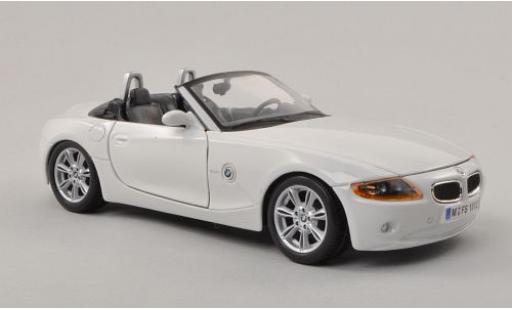 Bmw Z4 1/24 Burago weiss modellautos