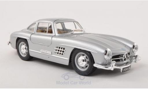 Modellautos Mercedes 300 SL 1/24 Burago SL (W198) silber 1954 Mercedes 300 SL 1/24 Burago SL (W198) silber 1954 modellautos