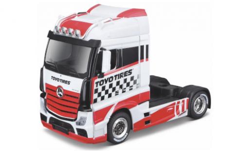 Modellautos Mercedes Actros 1/43 Burago Gigaspace Custom weiss/Dekor Toyo Tires 2020 Mercedes Actros 1/43 Burago Gigaspace Custom weiss/Dekor Toyo Tires 2020 modellautos