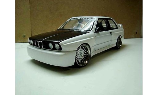 Bmw M3 coupe 1/18 Minichamps E30 weiss jantes hartge 19 pouces modellautos