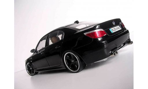 Bmw M5 tuning 1/18 Kyosho E60 jantes techart schwarzs modellautos
