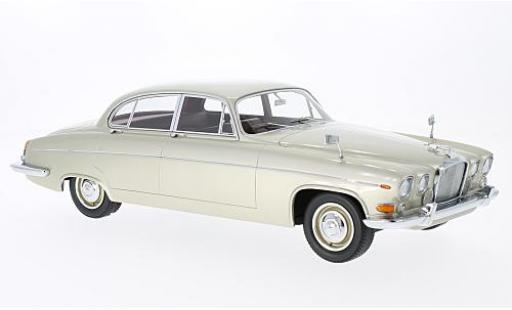 Jaguar 420 1/18 BoS Models G (Mark X) mettalic beige RHD 1966 sans Vitrine modellautos