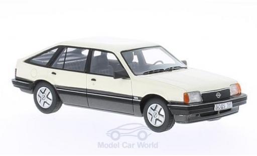Modellautos Opel Ascona C 1/43 BoS Models C SR Fließheck weiss 1981 Opel Ascona C 1/43 BoS Models C SR Fließheck weiss 1981 modellautos
