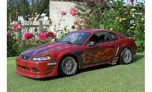 Ford Mustang 2000 1/18 Ut Models svt cobra fire snake modellautos