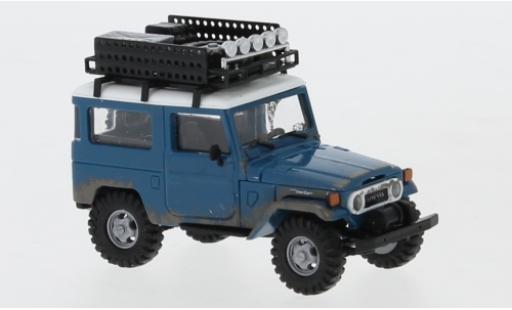 Modellautos Toyota Land Cruiser 1/87 Busch J4 blau/weiss 1960 avec Rack de toit et traces d Offroad Toyota Land Cruiser 1/87 Busch J4 blau/weiss 1960 avec Rack de toit et traces d Offroad modellautos
