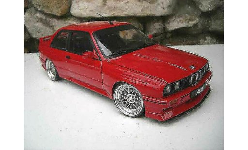 Bmw M3 coupe 1/18 Autoart jantes BBS E30 rot pneux taille basse modellautos