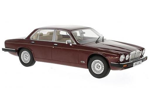 Modellautos Jaguar XJ 1/18 Cult Scale Models Series III metallise rouge foncé RHD 1983 Jaguar XJ 1/18 Cult Scale Models Series III metallise rouge foncé RHD 1983 modellautos