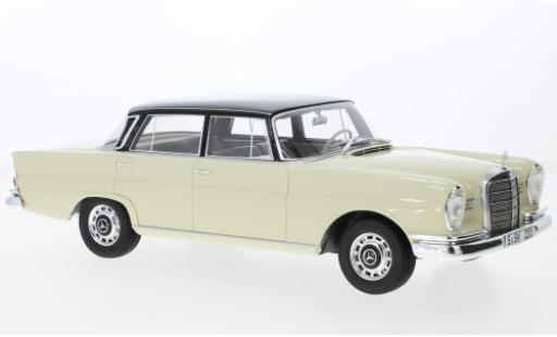 Modellautos Mercedes 220 1/18 Cult Scale Models SE (W111) beige/schwarz 1959 Mercedes 220 1/18 Cult Scale Models SE (W111) beige/schwarz 1959 modellautos