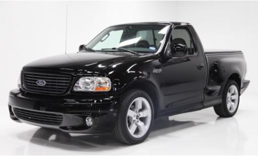 Ford F-1 1/18 DNA Collectibles 50 SVT Lightning schwarz 2003 modellautos