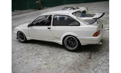 Ford Sierra Cosworth RS 1/18 Minichamps tuning weiss modellautos