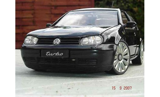 Volkswagen Golf GTI 1/18 Revell 3.2 turbo modellautos