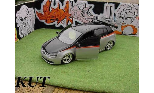 Volkswagen Golf GTI 1/18 Burago suspensions pneumatiques modellautos
