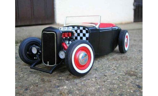 Ford 1932 Hot Rod 1/18 Ertl noir rot modellautos