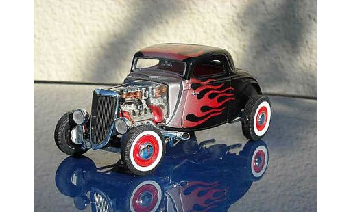 Ford 1934 Hot Rod 1/18 Ertl noir flaming modellautos