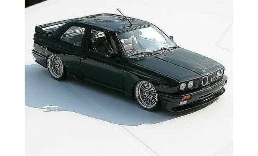 Bmw M3 coupe 1/18 Kyosho E30 schwarz jantes e46 a deport modellautos