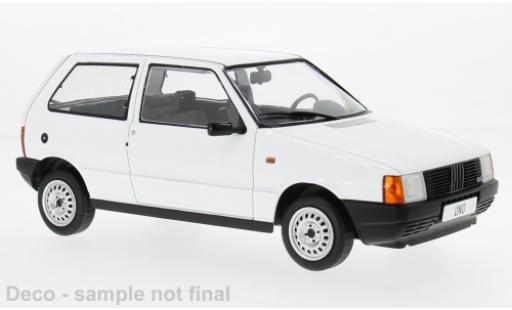 Fiat Uno 1/18 MCG weiss 1984 1:18 modellautos