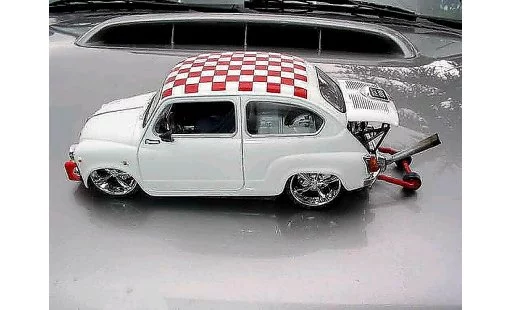 Fiat 850 Berlina 1/18 Solido moteur vw modellautos