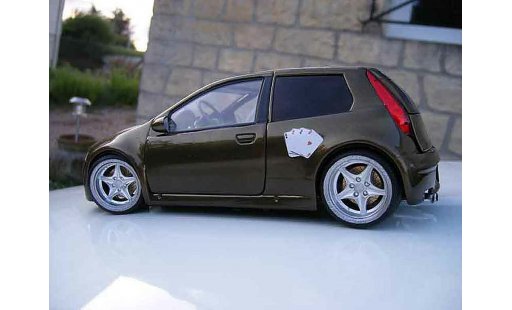 Fiat Punto GT 1/18 Ricko  modellautos