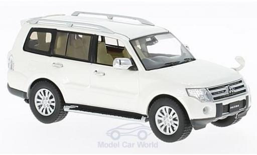 Modellautos Mitsubishi Pajero 1/43 First 43 Models 4WD mettalic weiss RHD 2010 Mitsubishi Pajero 1/43 First 43 Models 4WD mettalic weiss RHD 2010 modellautos