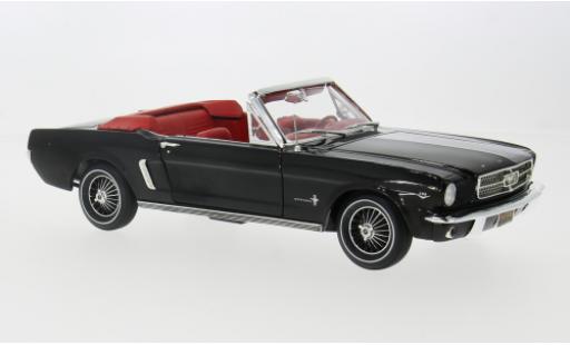 Modellautos Ford Mustang 1/18 Auto World Conver schwarz 1:18 Ford Mustang 1/18 Auto World Conver schwarz 1:18 modellautos