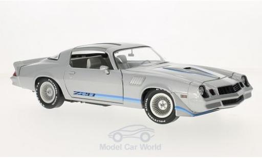 Modellautos Chevrolet Camaro 1/18 Greenlight Z28 silber/Dekor Fast Times at Ridgemont High 1982 1979 ohne Vitrine Chevrolet Camaro 1/18 Greenlight Z28 silber/Dekor Fast Times at Ridgemont High 1982 1979 ohne Vitrine modellautos