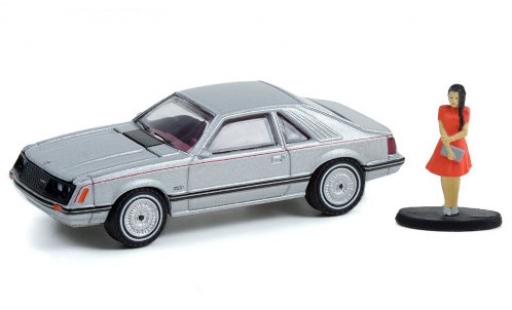 Modellautos Ford Mustang 1/64 Greenlight Ghia silber 1979 mit Figur Ford Mustang 1/64 Greenlight Ghia silber 1979 mit Figur modellautos