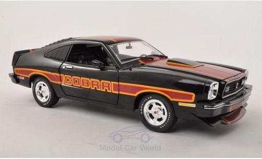 Modellautos Ford Mustang 1/18 Greenlight II Cobra II schwarz/rot 1978 mit Dekor Ford Mustang 1/18 Greenlight II Cobra II schwarz/rot 1978 mit Dekor modellautos