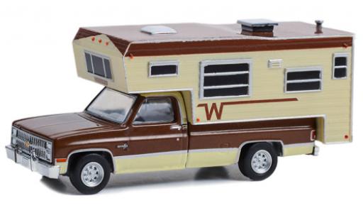 Modellautos Chevrolet C-20 1/64 Greenlight Silverado metallise brun/beige 1982 Chevrolet C-20 1/64 Greenlight Silverado metallise brun/beige 1982 modellautos
