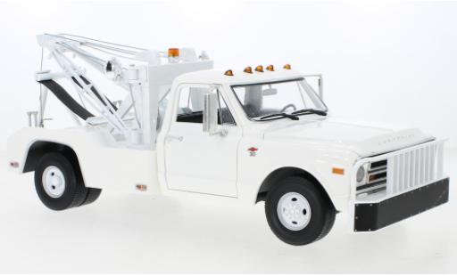 Modellautos Chevrolet C-30 1/18 Greenlight Dually Wrecker weiss 1968 Chevrolet C-30 1/18 Greenlight Dually Wrecker weiss 1968 modellautos
