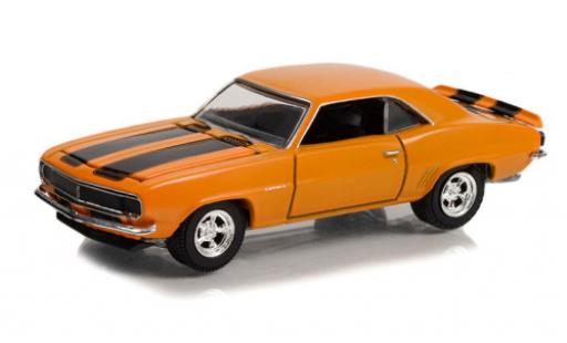 Modellautos Chevrolet Camaro 1/64 Greenlight RS orange/schwarz Counting Cars 1967 Chevrolet Camaro 1/64 Greenlight RS orange/schwarz Counting Cars 1967 modellautos
